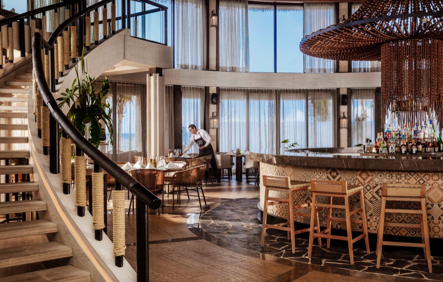 Fine dining at a Vida Vacations destination